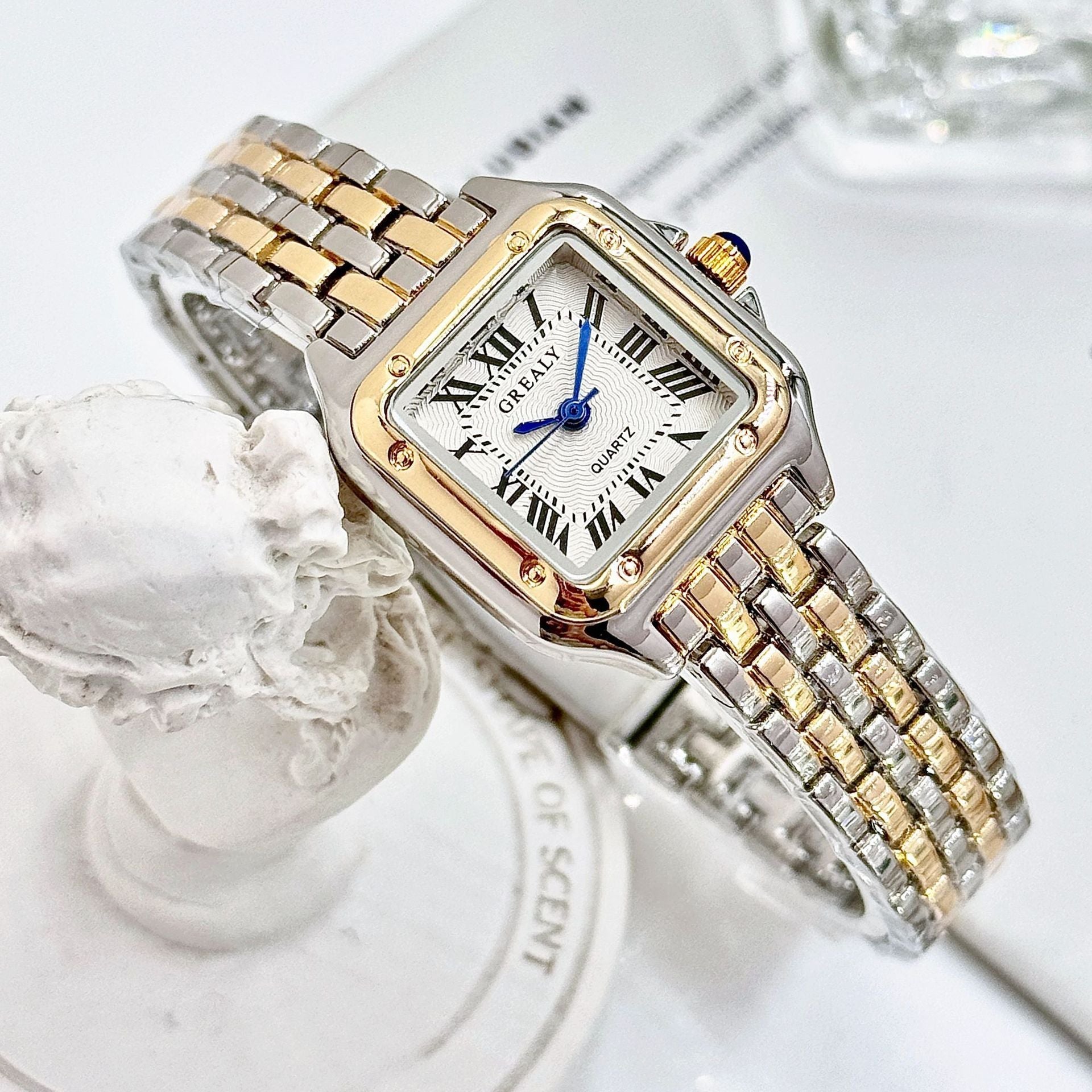 GlimmerTime – Classic Crystal Watch