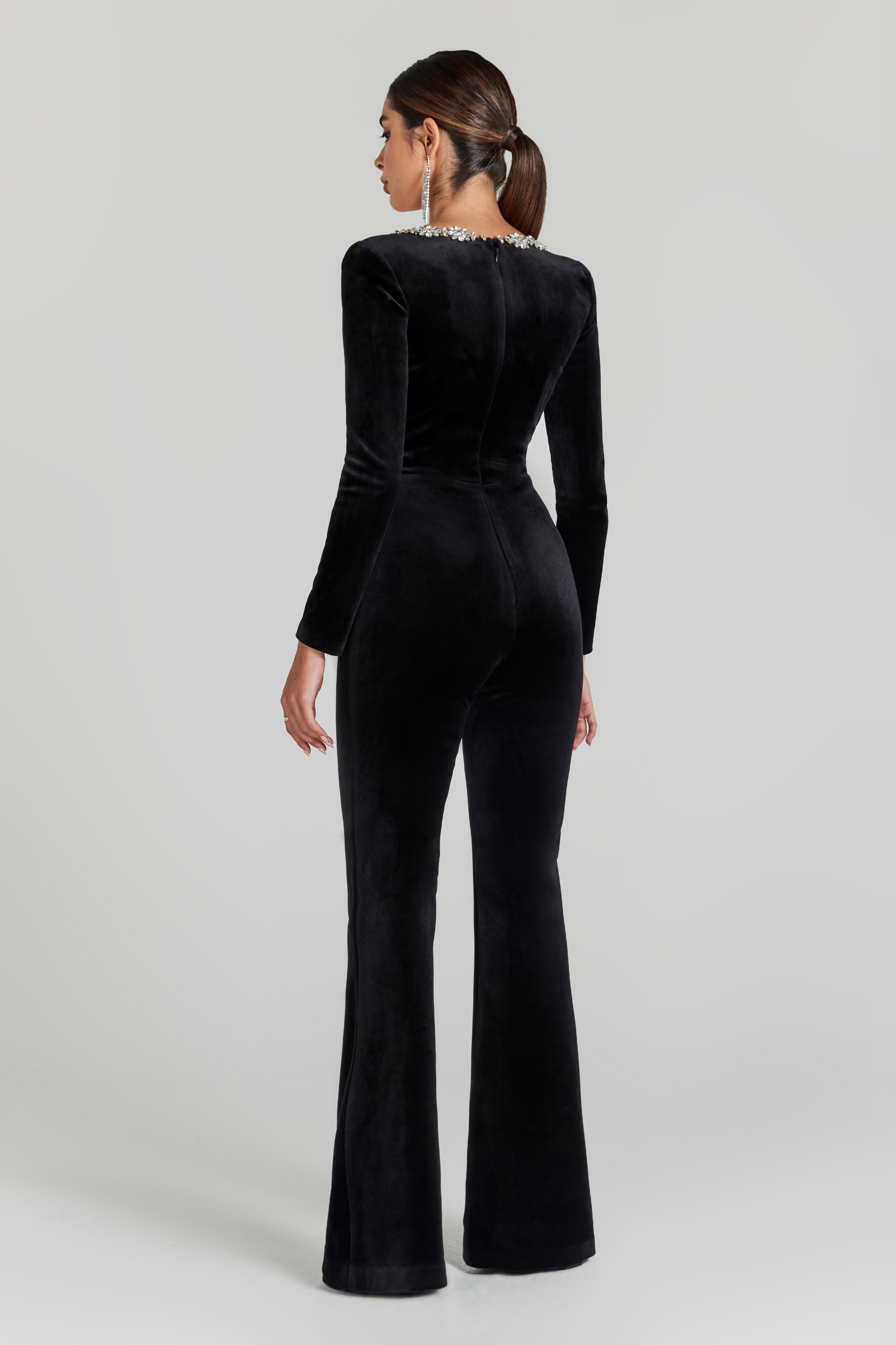VIRELLE – NECK-DETAIL SOLID JUMPSUIT