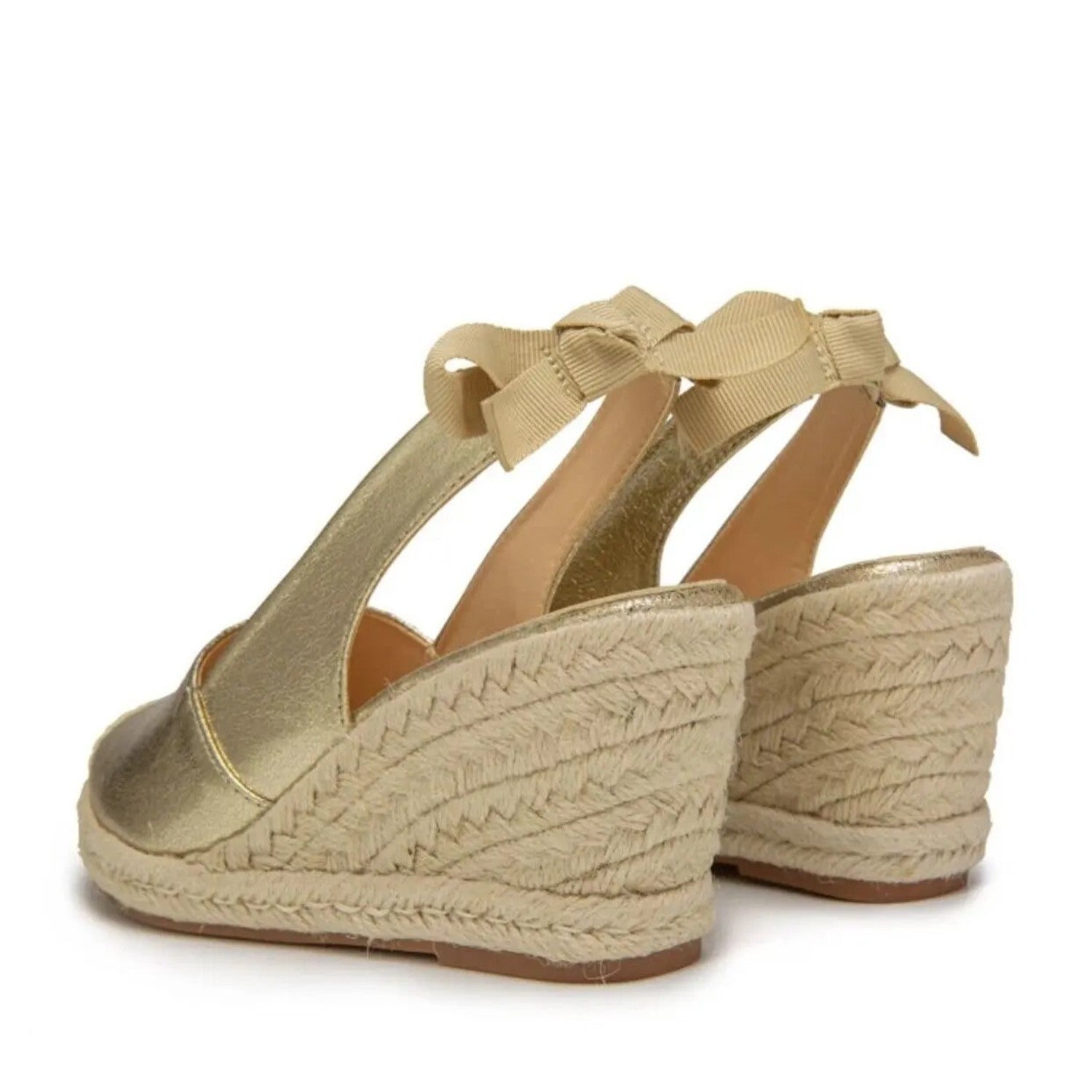 AMELAYA™ | GOLD BUCKLE STRAP SANDALS FOR EFFORTLESS SUMMER STYLE