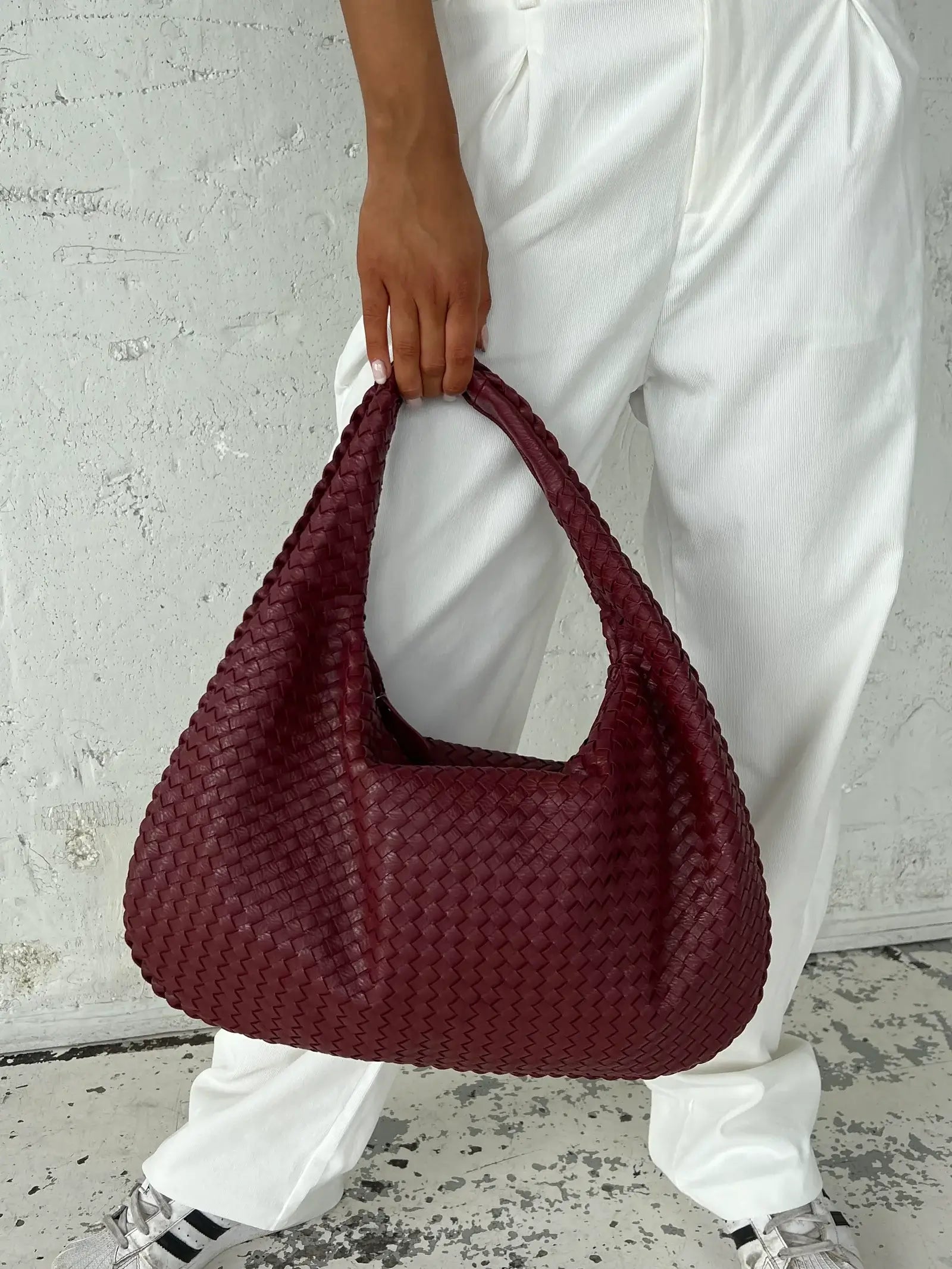 TRIANNA – WOVEN SHOULDER BAG