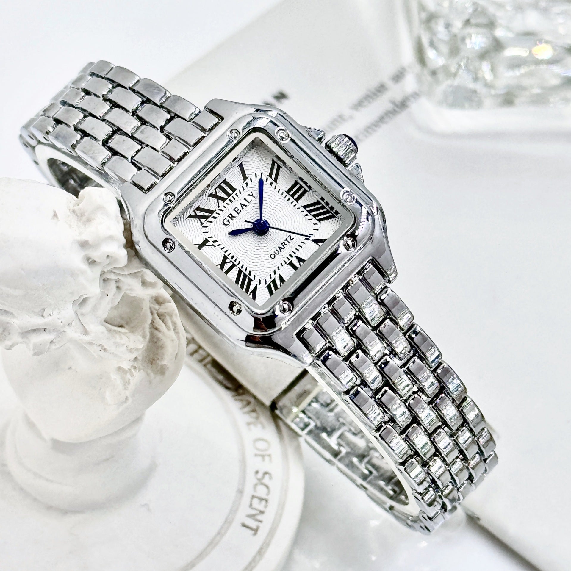 GlimmerTime – Classic Crystal Watch