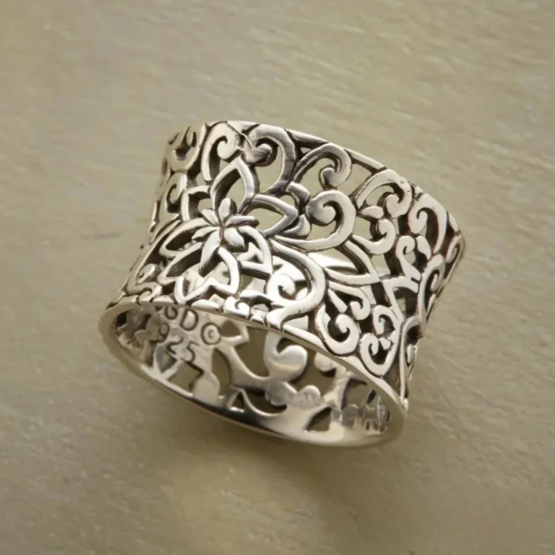 Vintage Silver Ring with Openwork Design