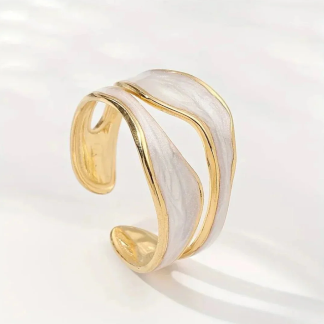 Vintage Ring in Matte White Gold