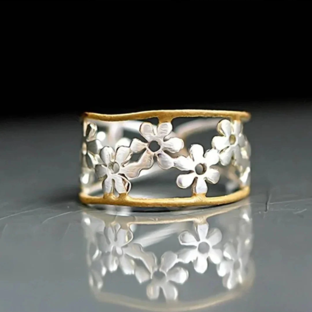 Daisy Floral Ring with Openwork Design