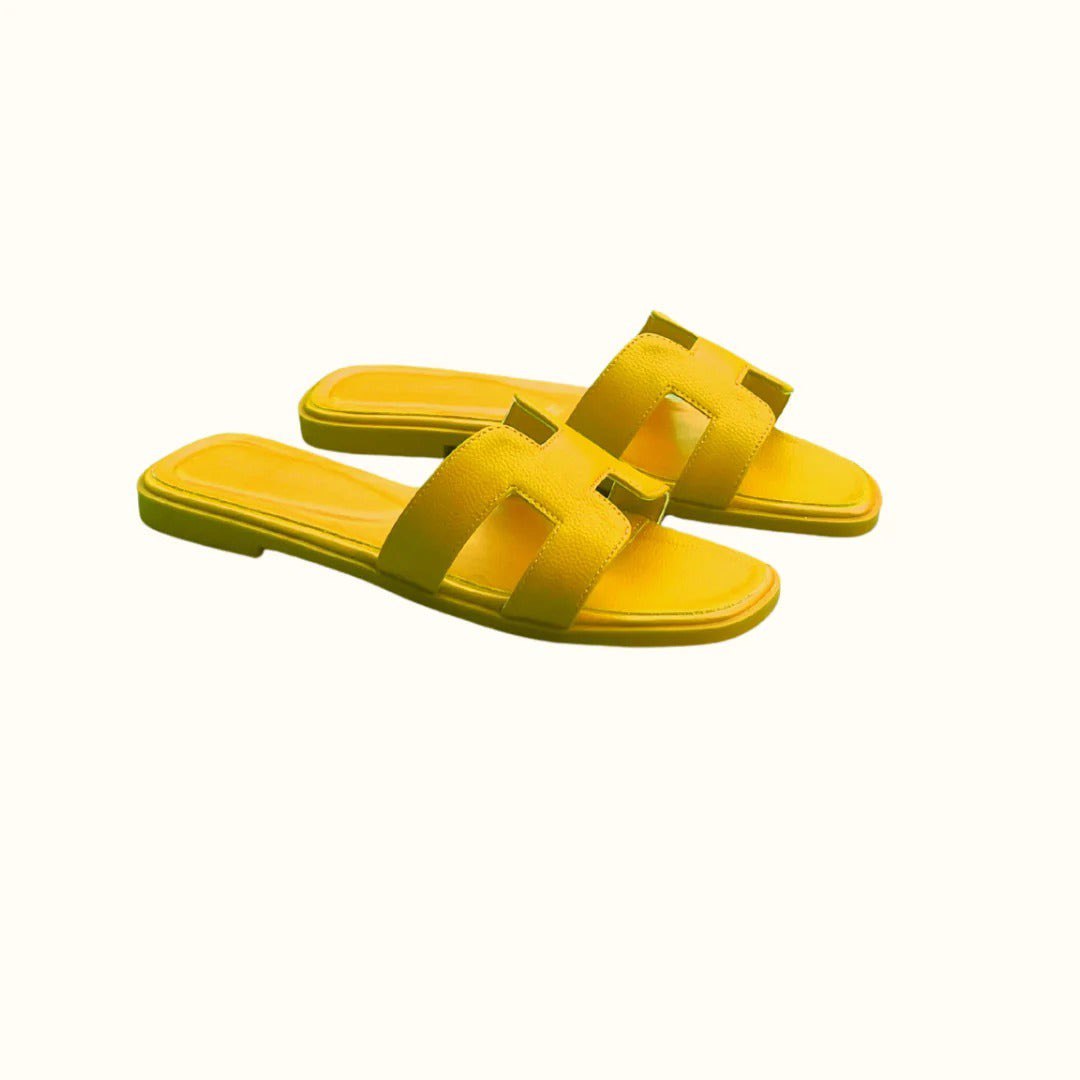 SÉVANE™ | SLIP-ON FLAT SANDALS IN CLASSIC TAN
