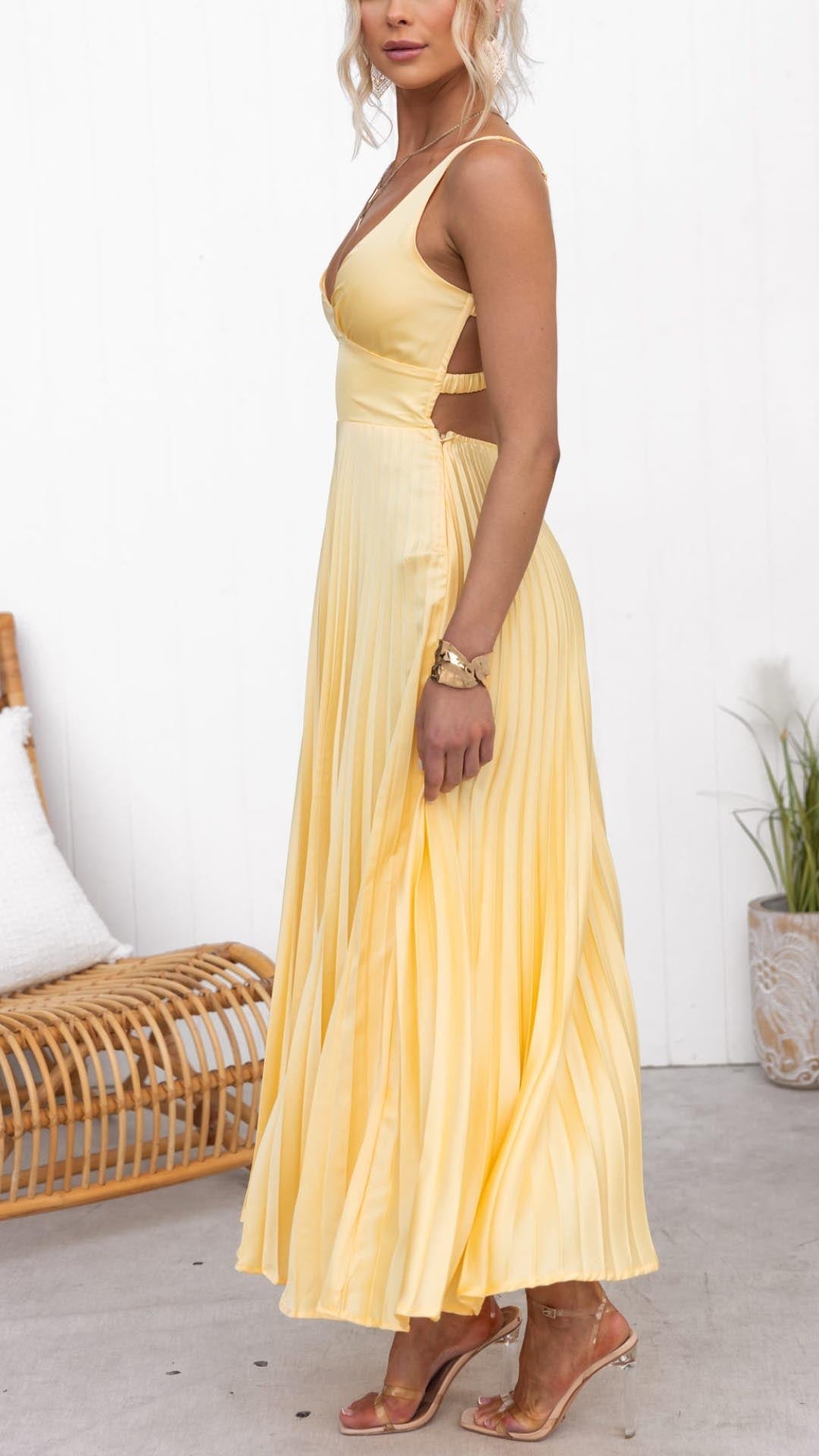OLIVIA | YELLOW PLEATED V-NECK MAXI DRESS