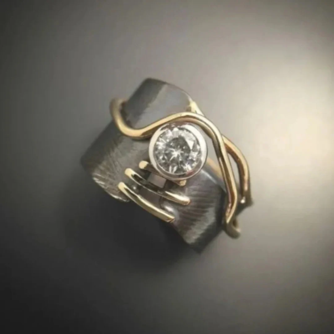 Vintage Ring with Zirconia in Aged Silver